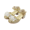 Gouden prinsessenschoentjes met hakjes, glitters, bloemenversiering en enkelbandjes.