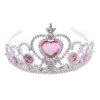 Roze kroon met zilverkleurige versiering, hartvormige roze steen en witte haarband, vrijstaand op een egale achtergrond