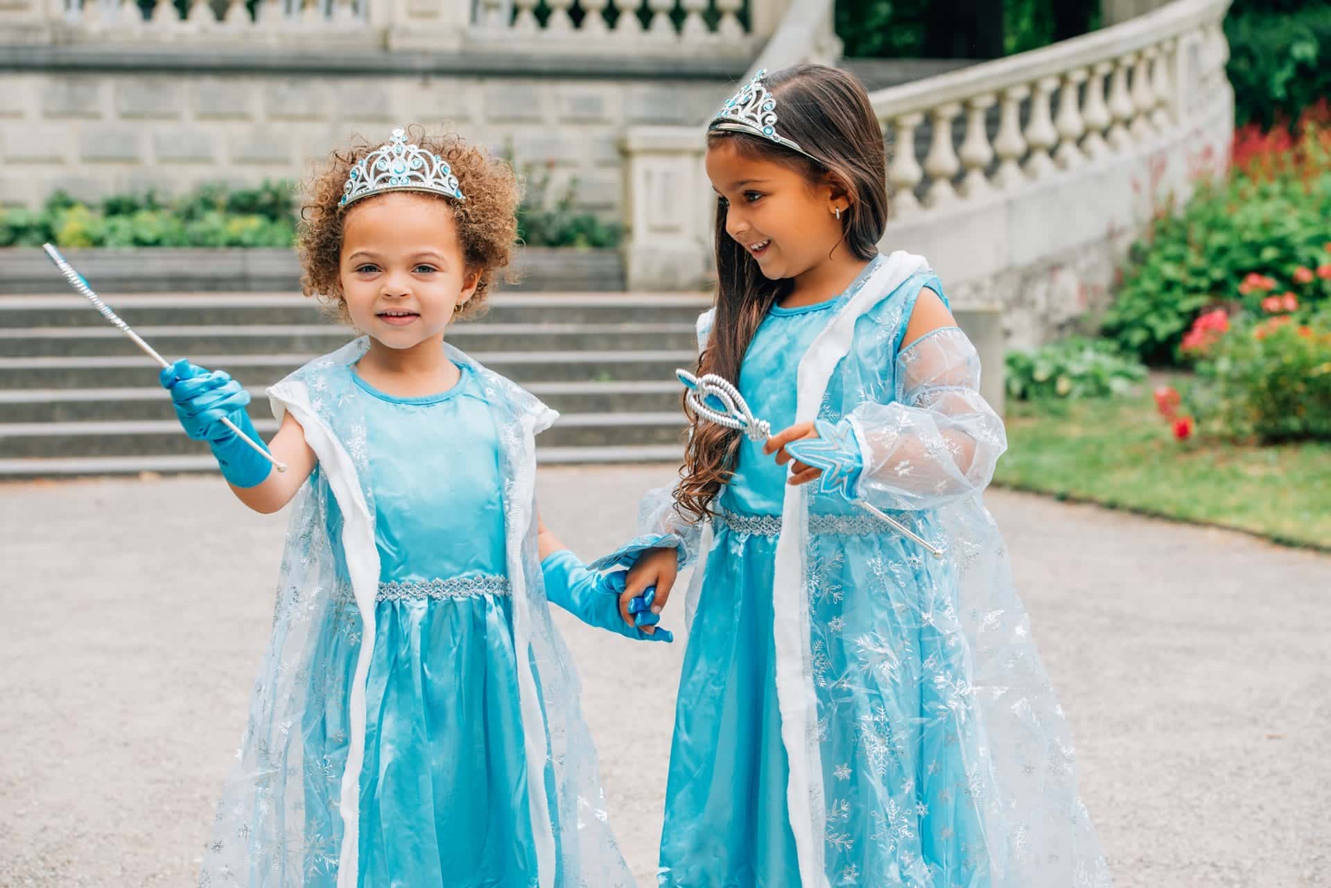 Frozen-Elsa-Blauwe-Jurk-Met-Kroon-Losse-Cape (3)