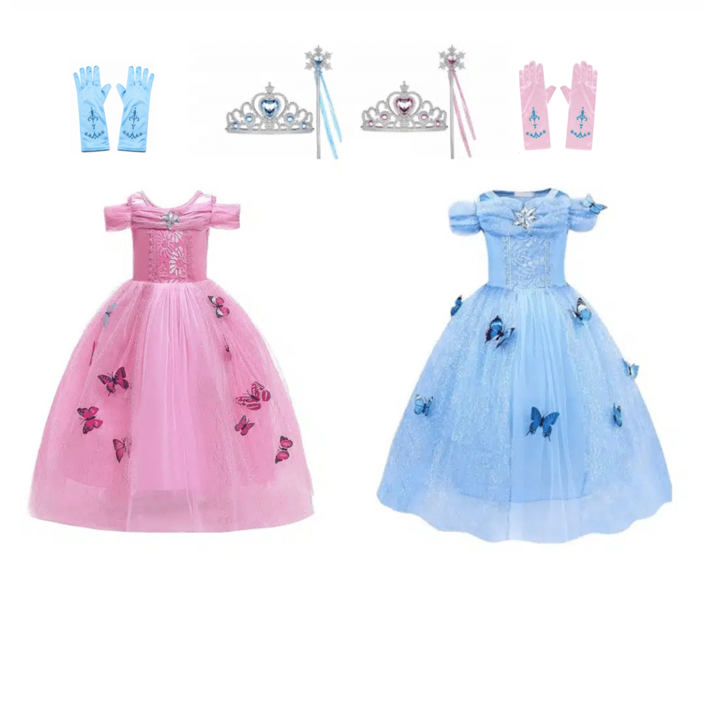 Combideal met een roze en een blauwe doornroosje prinsessenjurk, twee tiara’s, handschoenen en toverstokken.